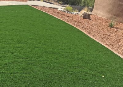 Artificial-Turf-and-rocks